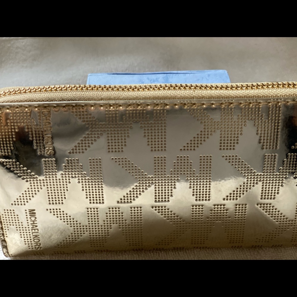 Michael Kors zip wallet
